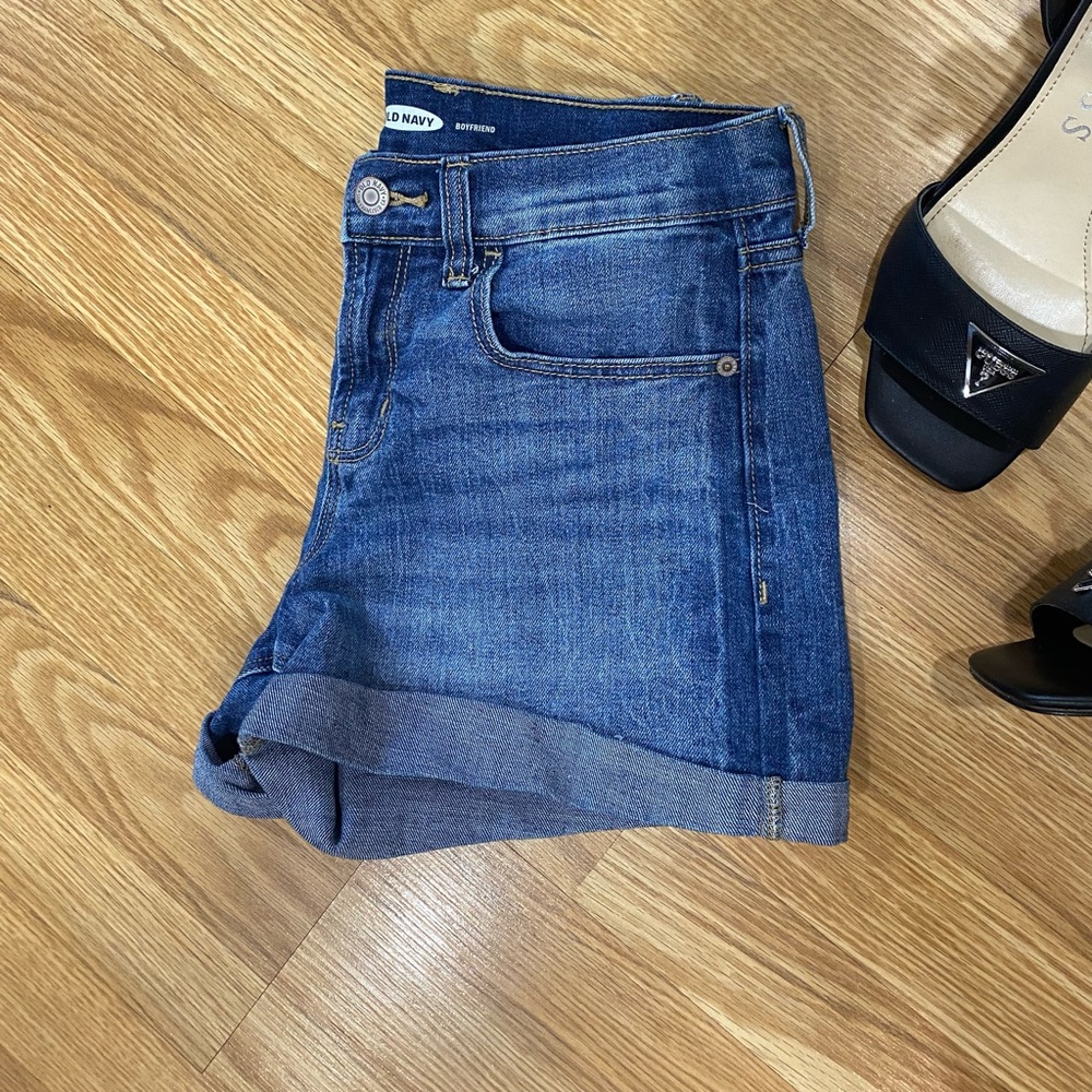 “Boyfriend” fit Old Navy blue jean shorts size XS EUC - Picture 2 of 11